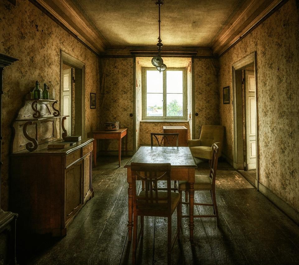 Room Furniture Antique Vintage  - Tama66 / Pixabay