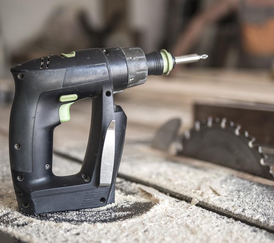 Screwdriver Table Saw Saw Tools  - romyrwood / Pixabay