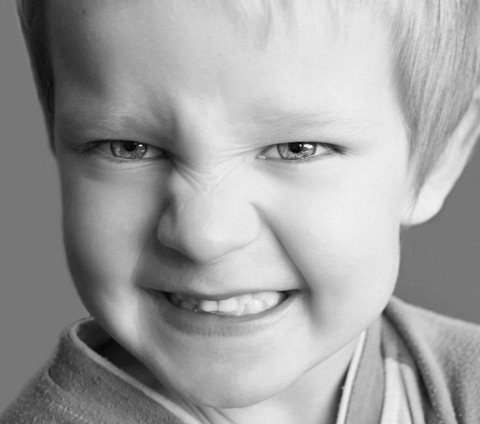 snarling, child, frown